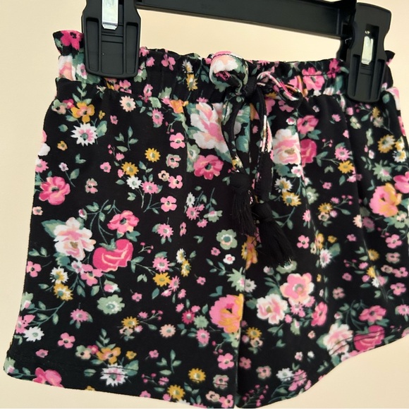 Black Floral Smocked Top + Shorts Set | Girls 3T | 2-Piece Summer Outfit - Picture 8 of 10